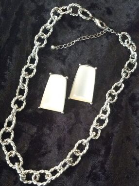 Silver-Tone Twisted Rope Oval Link Necklace with Cream Stone Earrings